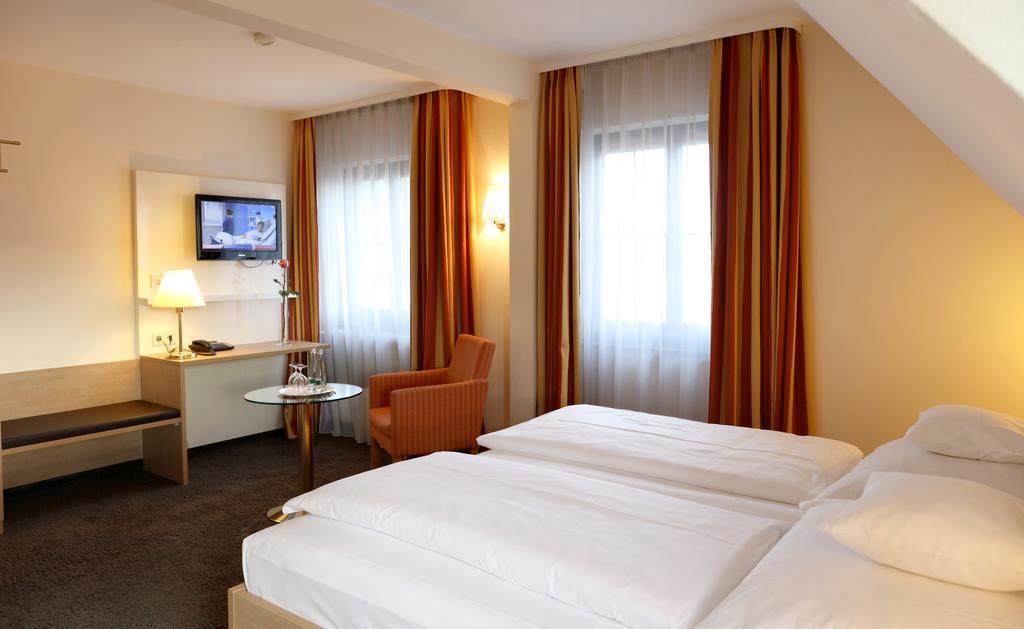 פרוידנשטאדט Hotel Warteck מראה חיצוני תמונה