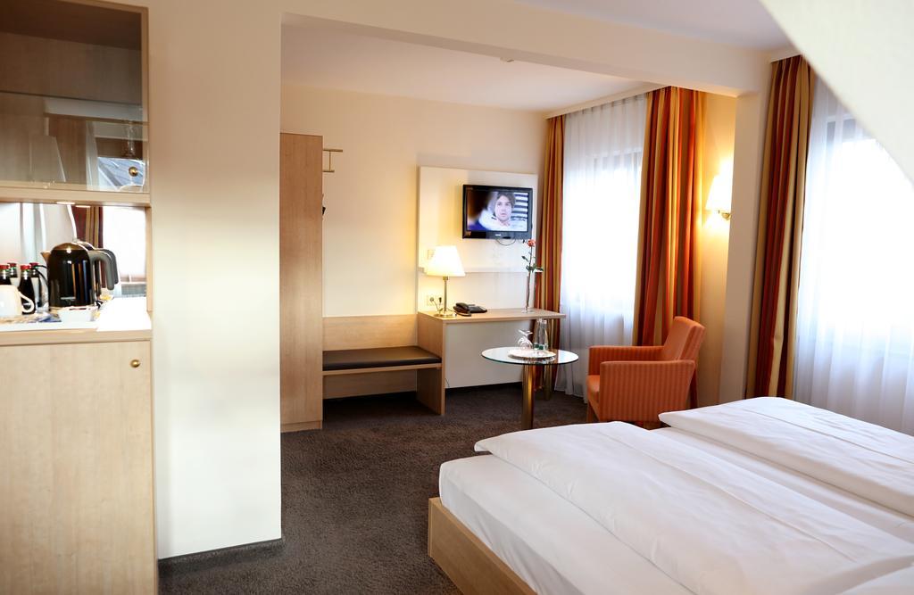 פרוידנשטאדט Hotel Warteck מראה חיצוני תמונה