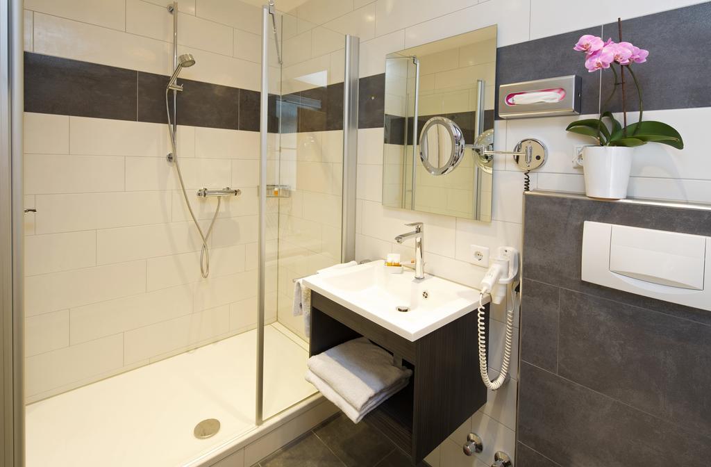פרוידנשטאדט Hotel Warteck מראה חיצוני תמונה