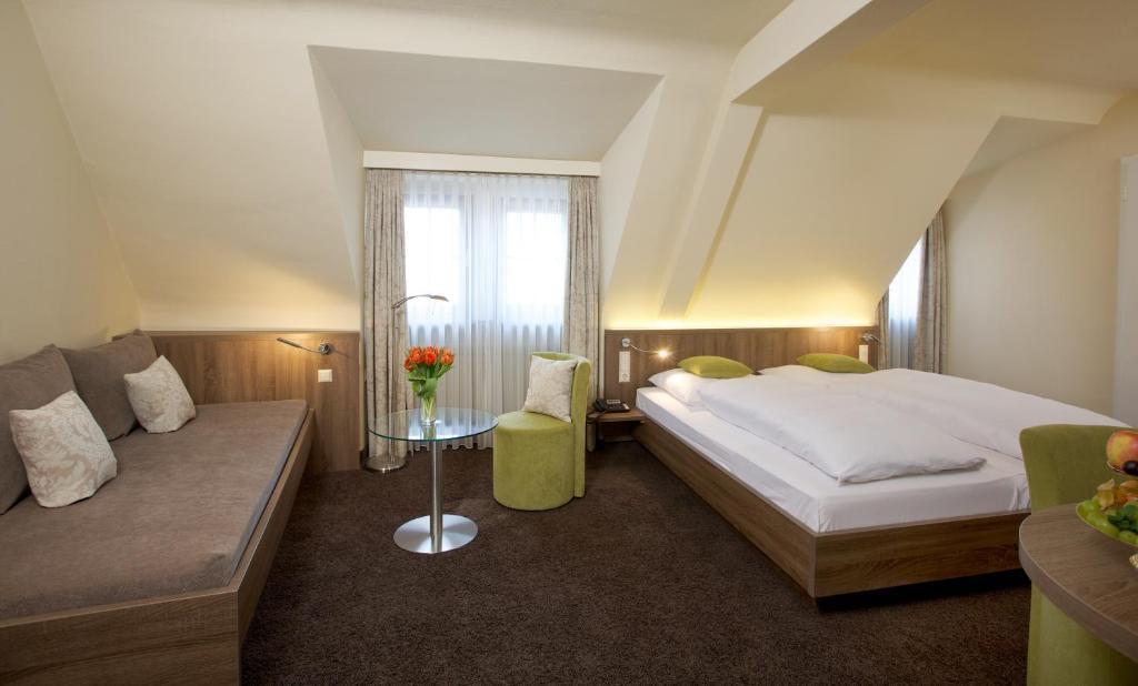 פרוידנשטאדט Hotel Warteck מראה חיצוני תמונה