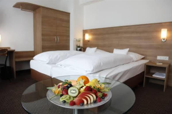 פרוידנשטאדט Hotel Warteck מראה חיצוני תמונה