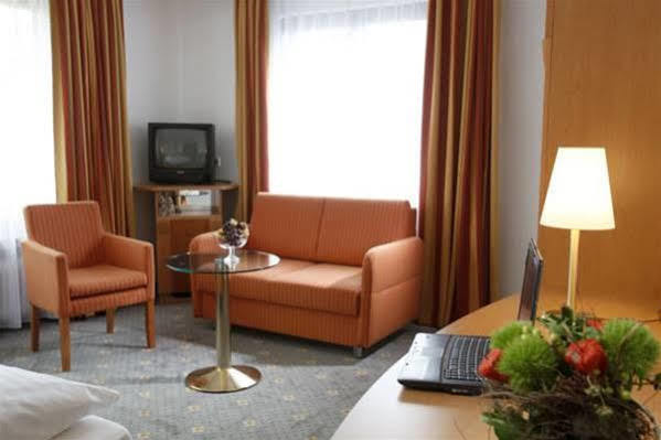 פרוידנשטאדט Hotel Warteck מראה חיצוני תמונה