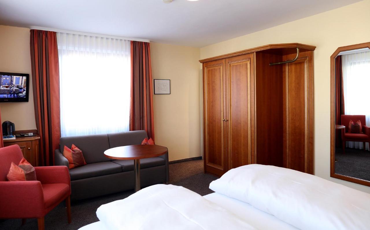 פרוידנשטאדט Hotel Warteck מראה חיצוני תמונה
